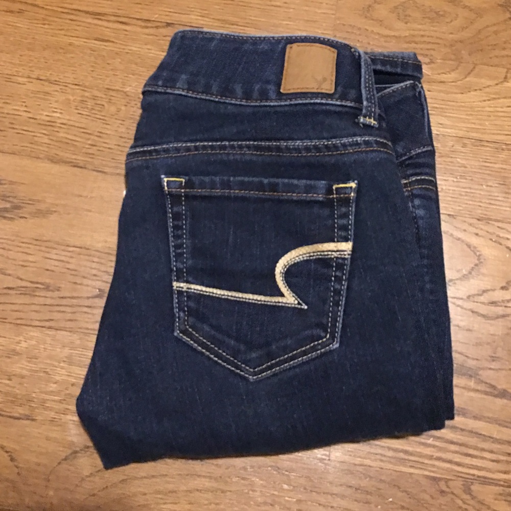 AMERICAN EAGLE ARTIST CROP JEANS